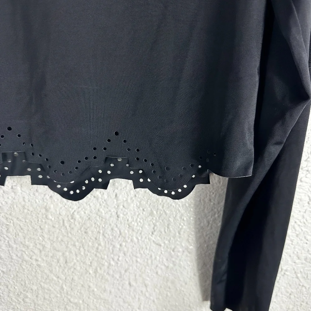 Beyond Yoga Cruz Scalloped Cropped Long Sleeve Top in Black SZ L